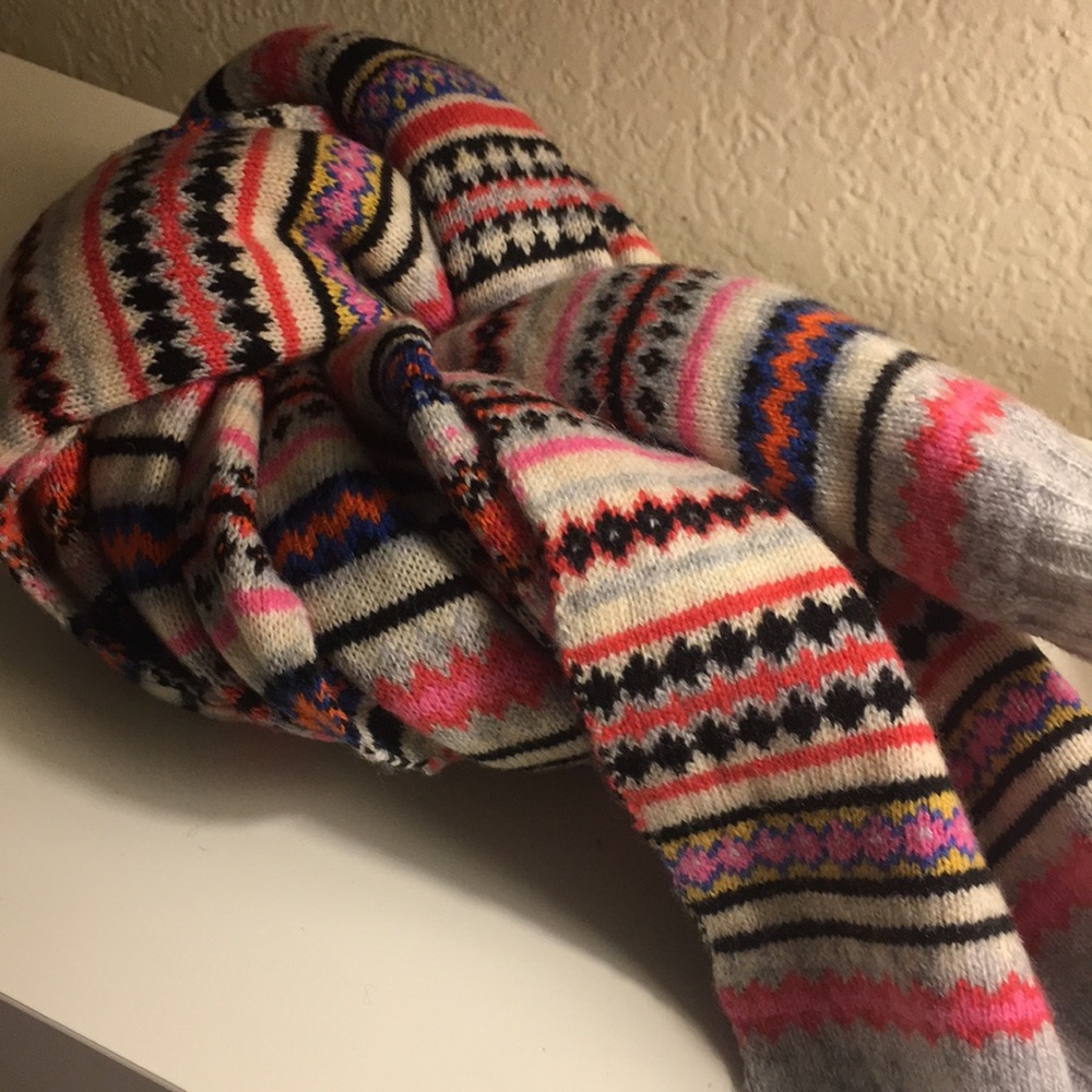 Gap wrap around scarf with bright colors